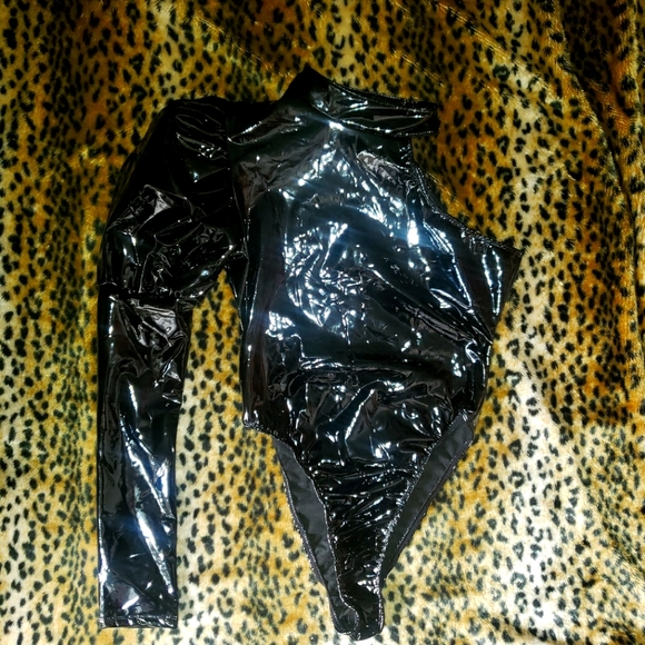 Club Exx Tops - DOLLS KILL WIDOW PUFF ONE SLEEVE BODYSUIT PATENT PVC GOTH FETISH XS COLLAR